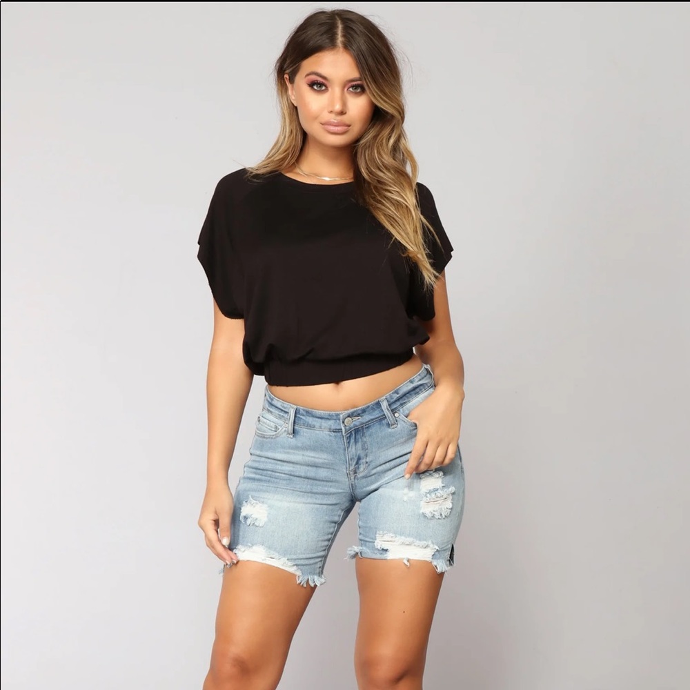 Black Short Sleeve Crop Top